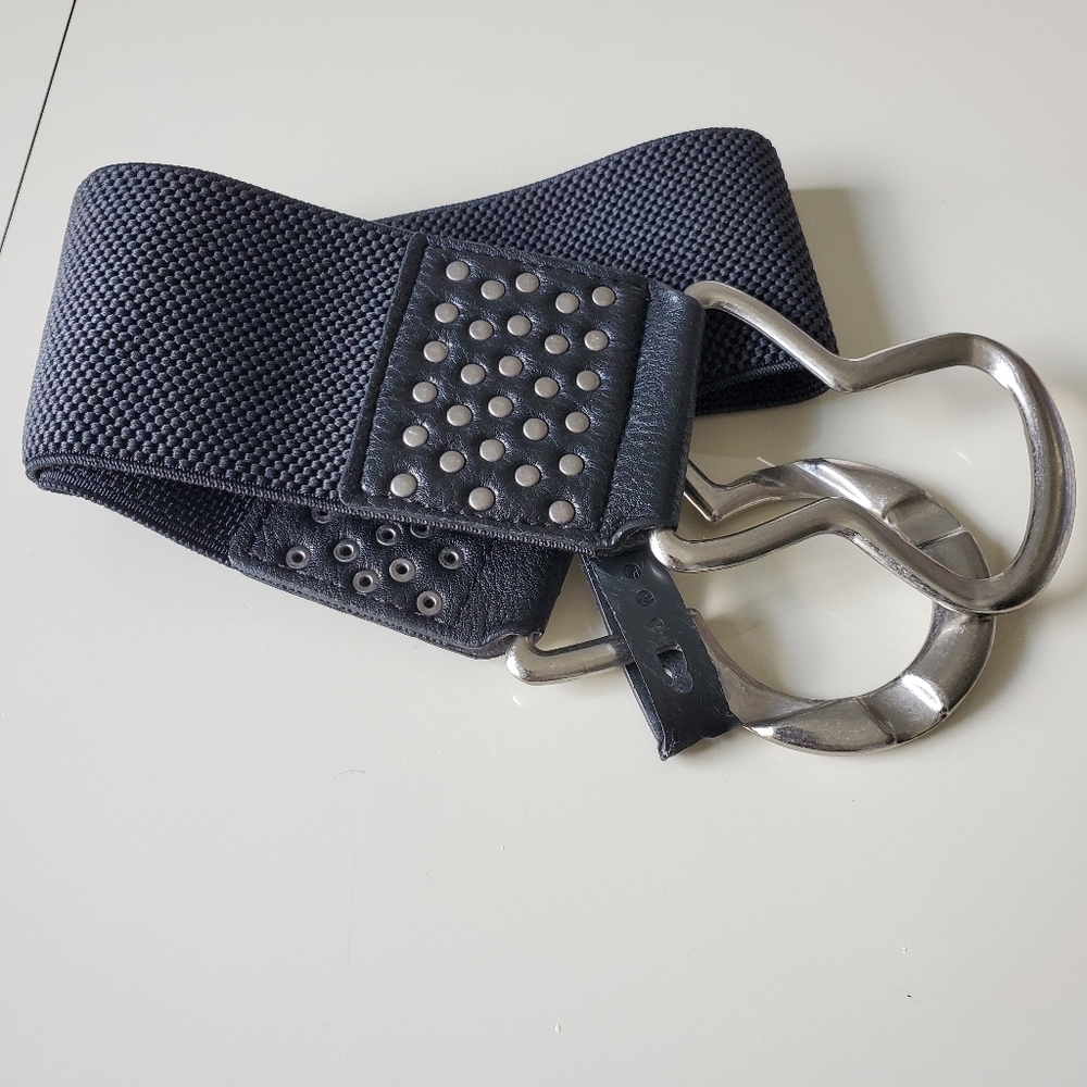 NWT New Directions Elastic Black Buckle Belt, Small